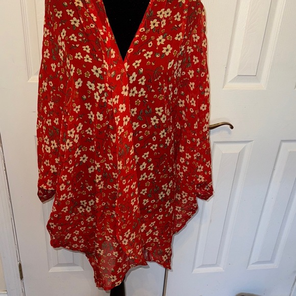 Chic Red Floral Women's Long Sleeve Top - Picture 14 of 14
